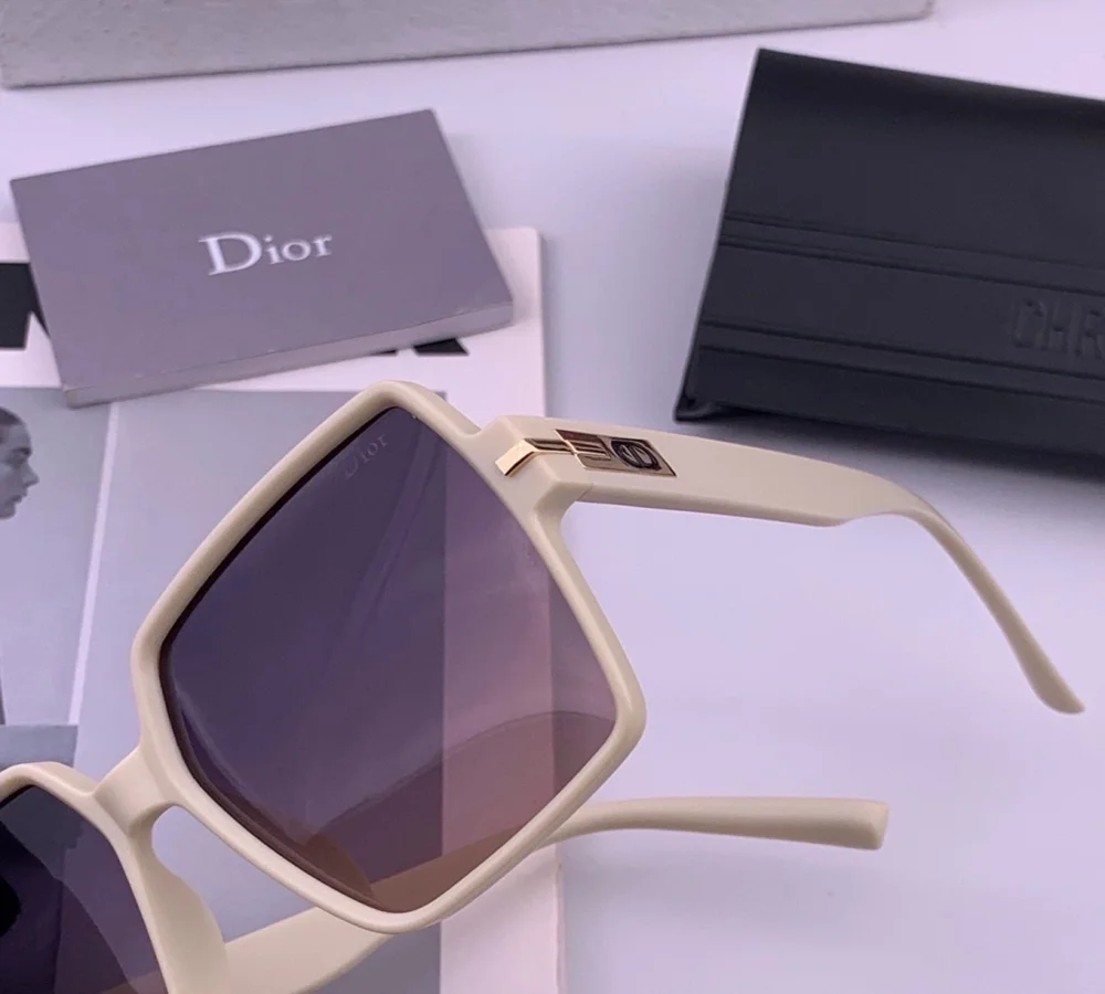 Dior® elegant cream